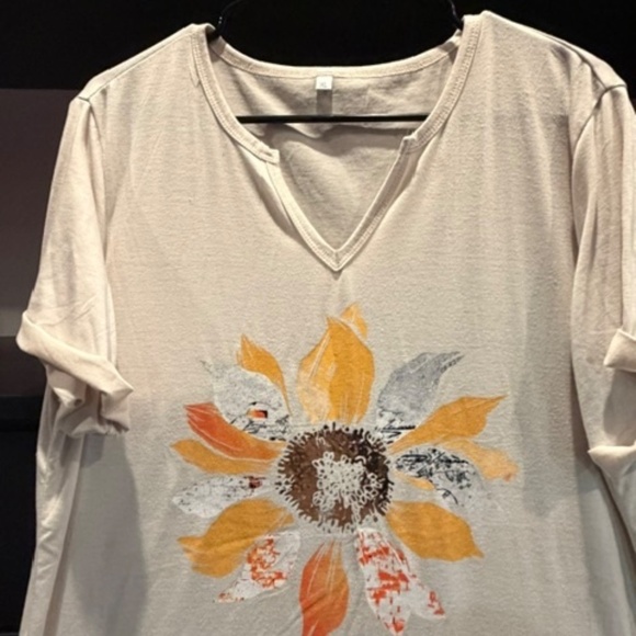 3 vneck ladies shirts - Picture 3 of 3